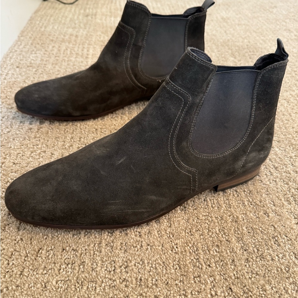 Men’s Grey Suede Boots